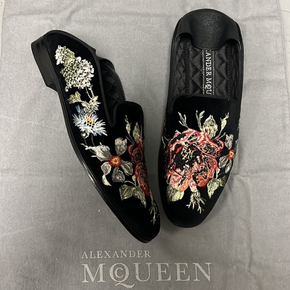 Alexander McQueen Velvet Embroidered Rhinestone Flats/Slipper Size 8 NWT - Picture 3 of 9